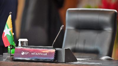 Meja kosong kepala negara Myanmar pada Konferensi Tingkat Tinggi (KTT) Ke-42 ASEAN , di Labuan Bajo, Manggarai Barat, NTT, 10 Mei 2023. POOL/ANTARA/Rivan Awal Lingga