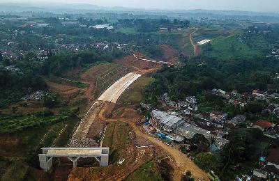 Proyek pembangunan Jalan Tol Bogor-Ciawi-Sukabumi (Bocimi) seksi II di Cigombong, Kabupaten Sukabumi, Jawa Barat, 2021. ANTARA/Raisan Al Farisi