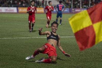 Pesepak bola Indonesia Beckham Putra Nugraha berselebrasi usai mencetak gol ke gawang Thailand di National Olympic Stadium, Phnom Penh, Kamboja, 16 Mei 2023. ANTARA/Muhammad Adimaja