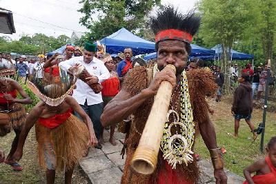 Suasana pendaftaran bakal calon legislatif (bacaleg) di KPU Papua Barat Daya, Kota Sorong, Papua Barat Daya, 14 Mei 2023. ANTARA/Olha Mulalinda