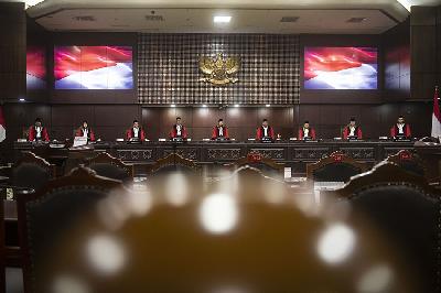 Majelis hakim MK memimpin sidang pleno khusus penyampian laporan tahunan 2022 di Ruang Sidang Pleno Mahkamah Konstitusi, Jakarta, 24 mei 2023. ANTARA/Muhammad Adimaja
