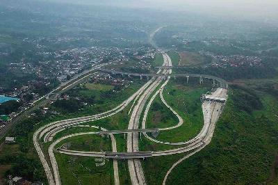 Proyek pembangunan Jalan Tol Bogor-Ciawi-Sukabumi (Bocimi) seksi II di Cigombong, Kabupaten Sukabumi, Jawa Barat, 2021. ANTARA/Raisan Al Farisi