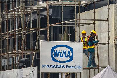 Proyek pembangunan gedung bertingkat yang dibangun oleh Wijaya Karya di Jakarta, 25 Oktober 2022. Tempo/Tony Hartawan