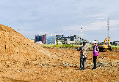 Presiden Joko Widodo (Jokowi) meresmikan smelter bijih nikel menjadi feronikel di Konawe, Sulawesi Tenggara, 27 Desember 2021. BPMI Setpres/Laily Rachev
