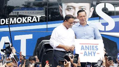 Anies Baswedan dan Ketua Umum Partai Demokrat Agus Harimurti Yudhoyono (AHY) di Kantor DPP Partai Demokrat, Jakarta, Maret 2023. Tempo/M Taufan Rengganis