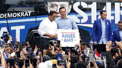 Anies Baswedan and Democrat Party Chairman Agus Harimurti Yudhoyono at the party’s office in Jakarta in March. 
Tempo/M Taufan Rengganis
