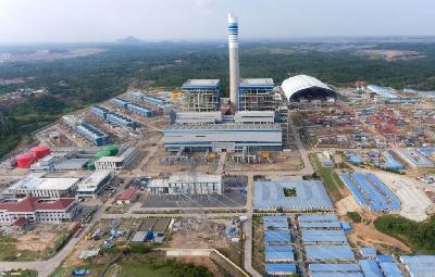 Foto udara progres pembangunan Pembangkit Listrik Tenaga Uap (PLTU) Sumsel 8 di Tanjung Lalang, Tanjung Agung, Muara Enim, Sumatera Selatan, 16 November 2021. ANTARA/Nova Wahyudi