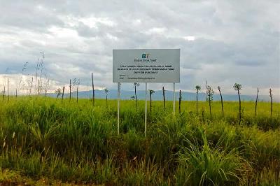 Plang Badan Bank Tanah di Desa Watutau, Kecamatan Lore Peore, Poso, Sulawesi Tengah, 23 Mei 2023. KPA Sulsel/Doni