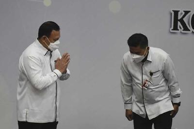 Ketua KPK Firli Bahuri (kiri) dan Karyoto saat menjabat sebagai Deputi Penindakan dan Eksekusi, di gedung Komisi Pemberantasan Korupsi, Jakarta, 2021. TEMPO/Imam Sukamto