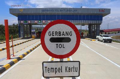 Jalan Tol Trans Sumatera (JTTS) ruas Sigli-Banda Aceh seksi 5 dan 6 (Blang Bintang-Baitussalam) yang dibangun Hutama Karya di Aceh Besar, Aceh, 22 Juni 2023. ANTARA/Khalis Surry