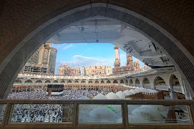 Jamaah haji melakukan tawaf ifadah mengelilingi ka'bah di Masjidil Haram, Mekah, Arab Saudi, 1 Juli 2023. ANTARA/Wahyu Putro A