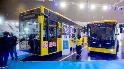 Bus listrik MAB di pameran Periklindo Electric Vehicle Show (PEVS) 2022 di JIExpo Kemayoran, Juli 2022. Tempo/Tony Hartawan