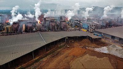 A nickel smelter in the Virtue Dragon Nickel Industrial (VDNI) area in Morosi District, Konawe, Southeast Sulawesi, December 14, 2021.
ANTARA/Jojon/File Photo

