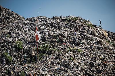 Tumpukkan sampah di Tempat Pembuangan Akhir (TPA) Cipayung, Depok, Jawa Barat, 31 Mei 2023. TEMPO/M Taufan Rengganis