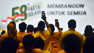 Kader partai Golkar mengikuti acara peringatan hari ulang tahun (HUT) partai Golkar yang ke-58 di JIExpo, Kemayoran, Jakarta. Oktober 2022. Tempo/Febri Angga Palguna