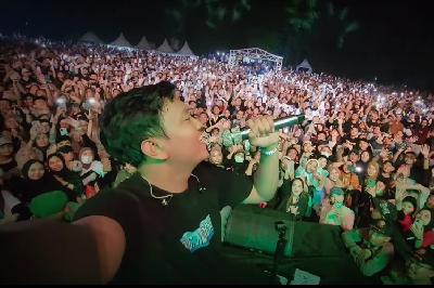 Penyanyi dangdut Koplo Denny Caknan tampil dalam OtherSound Fest volume 2 di Cikarang, Bekasi, Jawa Barat, 21 Mei 2023. Instagram/ @denny_caknan
