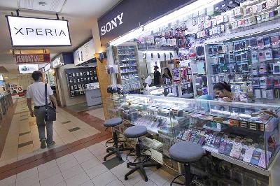 Pusat penjualan ponsel dan aneka gadget di Jakarta. Tempo/Subekti