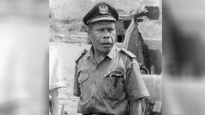 Frans Kaisiepo saat berdinas sebagai Gubernur Irian Jaya. Dok Pribadi
