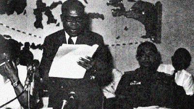 Frans Kaisiepo memberikan sambutan dalam Musyarawah Peppera di Teluk Tjendrawasih, Juli 1969. Repro 25 Tahun Trikora