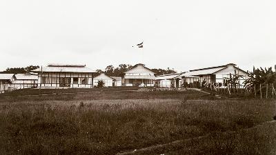 A military camp used to house political prisoners in exile in Tanahmerah (Digul Atas), Papua, 1938.
KITLV
