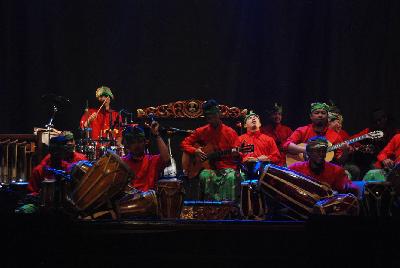 Konser peringatan 25 tahun grup musik SambaSunda yang bertajuk Taramurag di Gedung Sunan Ambu, Kampus ISBI, Bandung, Jawa Barat, 2017. TEMPO/STR/Prima Mulia