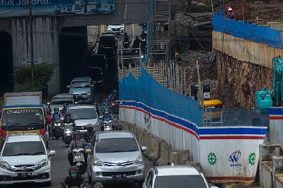 Pembangunan Tol Becakayu salah satu proyek Waskita Karya di kawasan Basuki Rahmat, Jakarta, 11 Februari 2022. Tempo/Tony Hartawan