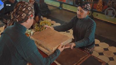 Kegiatan komunitas Jangkah dalam melakukan digitalisasi naskah di Yogyakarta.