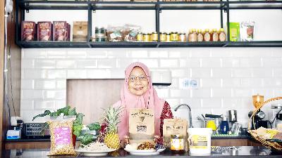 Pegiat Slow Food Jakarta, Bibong Widyarti di Parara Ethical Store & Cafe, Kemang, Jakarta Selatan, 8 Agustus 2023/TEMPO/M Taufan Rengganis