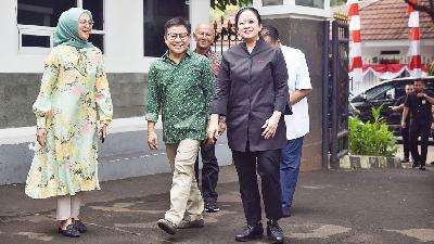PKB Chairman Muhaimin Iskandar receives Puan Maharani in Widya Chandra, Jakarta, July 27. 

TEMPO/M Taufan Rengganis