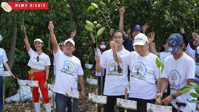 Gerakan ini menggandeng sejumlah pihak untuk melakukan revitalisasi kawasan hutan mangrove pantai utara DKI Jakarta.