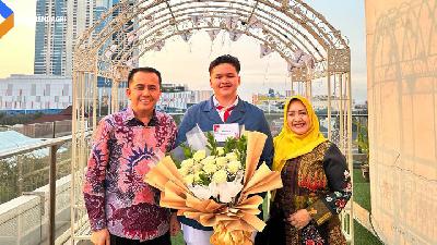 Alumni Pondok Pesantren Hafidz Internasional Daarul Qur'an Cipondoh Tangerang ini telah wisuda 30 juz saat di kelas 1 SMA.