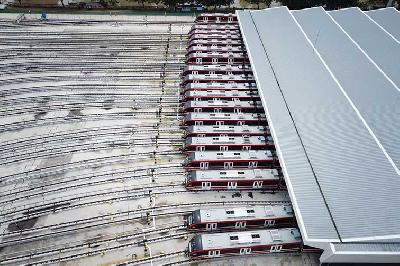 Rangkaian Light Rail Transit (LRT) Jabodebek yang terparkir di depo Stasiun LRT Jobodebek Jatimulya, Bekasi, Jawa Barat, Juni 2022. Tempo/Hilman Fathurrahman W