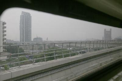 Sudut kota Jakarta terhalang kabut polusi di Jakarta, 28 Agustus 2023. TEMPO/Subekti.