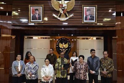 Menkopolhukam Mahfud MD bersama Tim Percepatan Reformasi Hukum di kantor Kemenko Polhukam, Jakarta, 9 Juni 2023. TEMPO/ Febri Angga Palguna