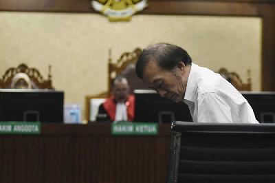Terdakwa Bos PT Duta Palma Group, Surya Darmadi, mengikuti sidang pembacaan surat amar putusan di Pengadilan Tindak Pidana Korupsi, Jakarta, 23 Februari 2023. TEMPO/Imam Sukamto