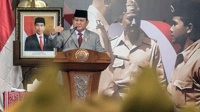 Menteri Pertahanan Prabowo Subianto memberikan sambutan pada acara peringatan Hari Veteran Nasional di Solo, Jawa Tengah, 10 Agustus 2023. Antara/Mohammad Ayudha