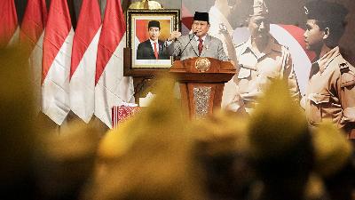 Defense Minister Prabowo Subianto delivers a speech during the National Veterans Day commemoration at GPH Haryo Mataram Auditorium, UNS Campus, Solo, Central Java, August 10. 
ANTARA/Mohammad Ayudha
