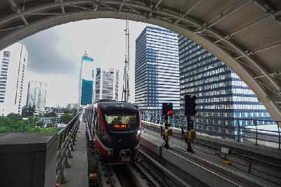 Lintas Rel Terpadu (LRT) Jabodebek di Stasiun Dukuh Atas, Jakarta, 6 Juli 2023. TEMPO/Tony Hartawan