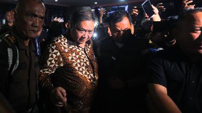 Menteri Koordinator Perekonomian Airlangga Hartarto usai menjalani pemeriksaan di Kejaksaan Agung, Jakarta,  24 Juli 2023/Tempo/Subekti.