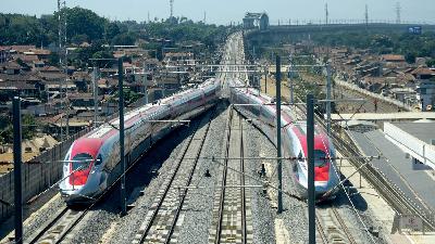 Rangkaian kereta cepat meninggalkan Stasiun kereta cepat Jakarta Bandung di Padalarang, Kabupaten Bandung Barat, 13 September 2023. Tempo/Prima mulia