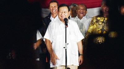 Prabowo Subianto memberikan keterangan pers usai melakukan pertemuan Koalisi Indonesia Maju di Rumah Kertanegara, Jakarta, 13 Oktober 2023. Tempo/M Taufan Rengganis