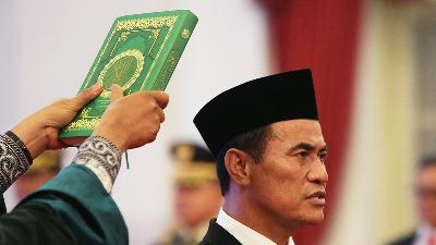 Andi Amran Sulaiman saat dilantik menjadi Menteri Pertanian  oleh Presiden Joko Widodo di Istana Negara, Jakarta,  25 Oktober 2023. Tempo/Subekti.