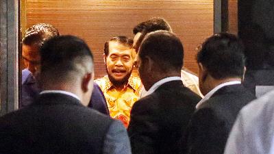Ketua MK,  Anwar Usman bersiap menjalani sidang dugaan pelanggaran kode etik di Gedung MK, Jakarta, 31 Oktober 2023. Tempo/Hilman Fathurrahman W