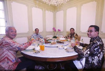 Presiden Joko Widodo makan siang bersama calon presiden Ganjar Pranowo (kiri), Anies Baswedan (kanan), dan Prabowo Subianto di Istana Negara, Jakarta, 30 Oktober 2023. TEMPO/Subekti