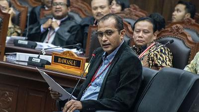 Edward Omar Syarief Hiariej saat menjadi saksi ahli dalam sidang Perselisihan Hasil Pemilihan Umum (PHPU) presiden dan wakil presiden di Gedung Mahkamah Konstitusi,  Jakarta, 21 Juni 2019/Antara/Aprillio Akbar