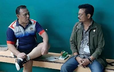 Pertemuan Ketua Komisi Pemberantasan Korupsi Firli Bahuri (kiri) dan Menteri Pertanian Syahrul Yasin Limpo (tengah) yang diduga di GOR badminton di kawasan Mangga Besar, Jakarta, 2 Maret 2022. Istimewa