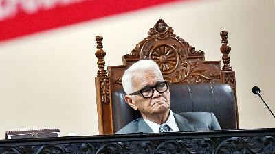 Bintan R. Saragih memimpin jalannya sidang di Gedung II Mahkamah Konstitusi (MK), Jakarta, 31 Oktober 2023. Antara/M Risyal Hidayat