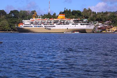 Kapal Pelni KM Nggapulu keberangkatan Ambon tiba di Pelabuhan Banda Neira, Maluku Tengah, Maluku, 15 Oktober 2023. TEMPO/ Nita Dian