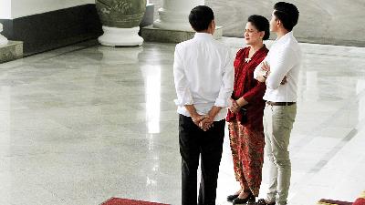President Joko Widodo (left) with First Lady Iriana and son Kaesang Pangarep at the Bogor Palace, West Java, June 2017. 
Tempo/Subekti/File Photo

