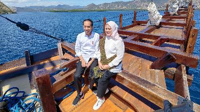 President Joko Widodo and First Lady Iriana on a pinisi boat heading to the Rinca Island, Komodo National Park, West Manggarai Regency, East Nusa Tenggara, July 21, 2022.
ANTARA/Presidential Secretariat/Agus Suparto/File Photo
